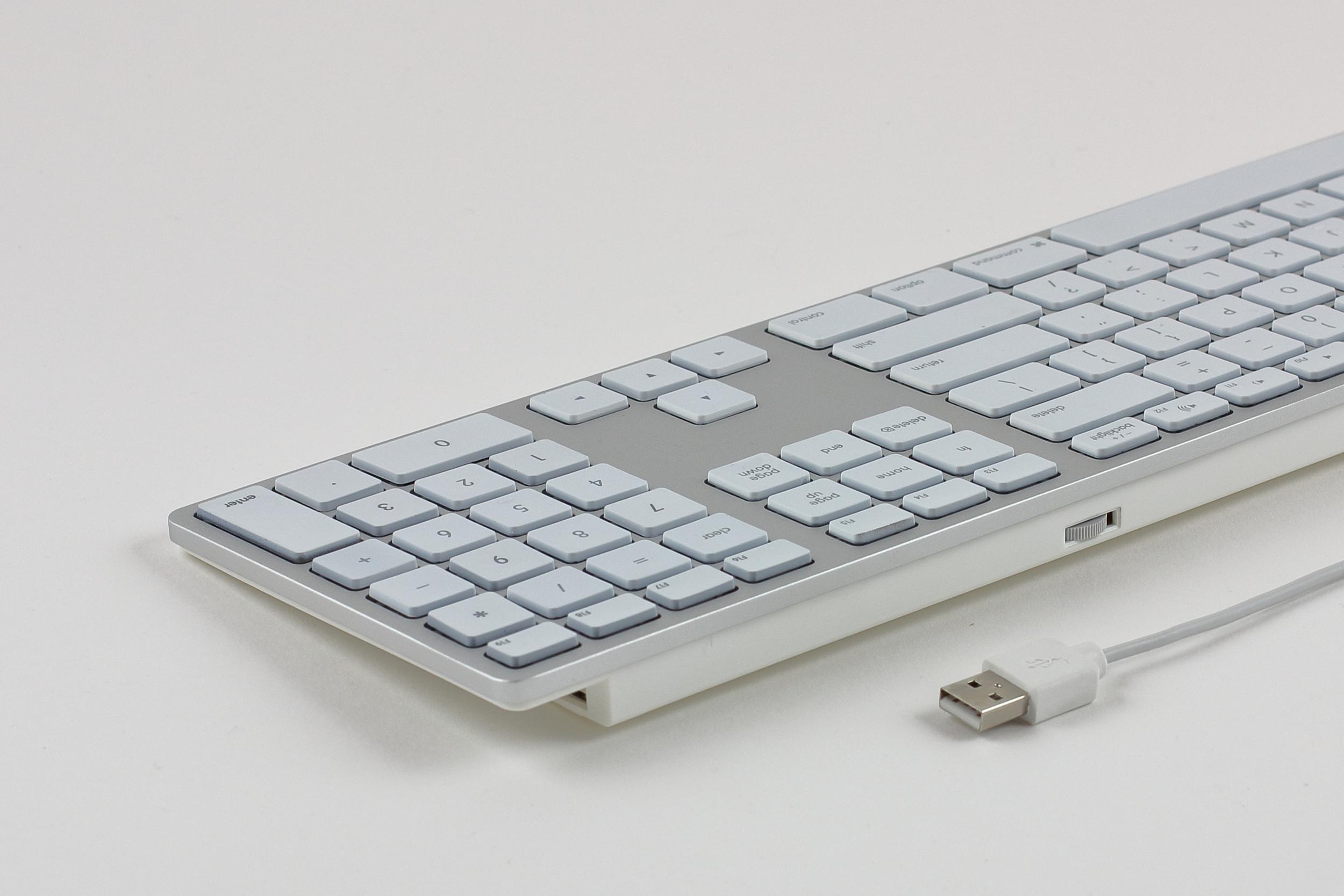Matias Aluminium Erweiterte USB Tastatur mit Hintergrundbeleuchtung DEUTSCH für Mac OS - Silber mit weißen Tasten