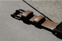 Correa Nomad Modern Leather para Apple Watch 42/44/45/49 mm - Conector negro / Marrón